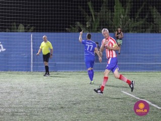 
<a style='margin-left: 5px;' class='btn btn-xs btn-social btn-facebook' href='https://www.facebook.com/sharer/sharer.php?u=https://www.boladovale.com.br/imgs/800-800-90/conteudo/fotos/1531/img0849.jpg' rel='popup' data-width='500' data-height='400'><i class='fa fa-facebook'></i>Compartilhar <span class='hidden-xs'>no Facebook</span>
</a> 
<a class='btn btn-default btn-xs' target='_blank' href='imgs/800-800-90/conteudo/fotos/1531/img0849.jpg'>
<span class='glyphicon glyphicon-cloud-download'></span> Salvar
</a> 
<span></span>