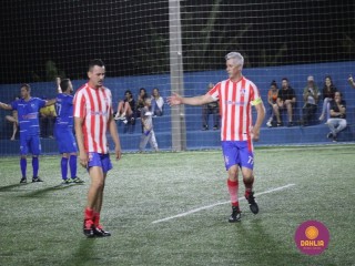 
<a style='margin-left: 5px;' class='btn btn-xs btn-social btn-facebook' href='https://www.facebook.com/sharer/sharer.php?u=https://www.boladovale.com.br/imgs/800-800-90/conteudo/fotos/1531/img0907.jpg' rel='popup' data-width='500' data-height='400'><i class='fa fa-facebook'></i>Compartilhar <span class='hidden-xs'>no Facebook</span>
</a> 
<a class='btn btn-default btn-xs' target='_blank' href='imgs/800-800-90/conteudo/fotos/1531/img0907.jpg'>
<span class='glyphicon glyphicon-cloud-download'></span> Salvar
</a> 
<span></span>