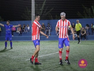 
<a style='margin-left: 5px;' class='btn btn-xs btn-social btn-facebook' href='https://www.facebook.com/sharer/sharer.php?u=https://www.boladovale.com.br/imgs/800-800-90/conteudo/fotos/1531/img0908.jpg' rel='popup' data-width='500' data-height='400'><i class='fa fa-facebook'></i>Compartilhar <span class='hidden-xs'>no Facebook</span>
</a> 
<a class='btn btn-default btn-xs' target='_blank' href='imgs/800-800-90/conteudo/fotos/1531/img0908.jpg'>
<span class='glyphicon glyphicon-cloud-download'></span> Salvar
</a> 
<span></span>