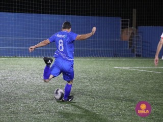 
<a style='margin-left: 5px;' class='btn btn-xs btn-social btn-facebook' href='https://www.facebook.com/sharer/sharer.php?u=https://www.boladovale.com.br/imgs/800-800-90/conteudo/fotos/1531/img0917.jpg' rel='popup' data-width='500' data-height='400'><i class='fa fa-facebook'></i>Compartilhar <span class='hidden-xs'>no Facebook</span>
</a> 
<a class='btn btn-default btn-xs' target='_blank' href='imgs/800-800-90/conteudo/fotos/1531/img0917.jpg'>
<span class='glyphicon glyphicon-cloud-download'></span> Salvar
</a> 
<span></span>