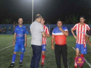 
<a style='margin-left: 5px;' class='btn btn-xs btn-social btn-facebook' href='https://www.facebook.com/sharer/sharer.php?u=https://www.boladovale.com.br/imgs/800-800-90/conteudo/fotos/1531/img0949.jpg' rel='popup' data-width='500' data-height='400'><i class='fa fa-facebook'></i>Compartilhar <span class='hidden-xs'>no Facebook</span>
</a> 
<a class='btn btn-default btn-xs' target='_blank' href='imgs/800-800-90/conteudo/fotos/1531/img0949.jpg'>
<span class='glyphicon glyphicon-cloud-download'></span> Salvar
</a> 
<span></span>