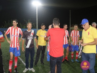 
<a style='margin-left: 5px;' class='btn btn-xs btn-social btn-facebook' href='https://www.facebook.com/sharer/sharer.php?u=https://www.boladovale.com.br/imgs/800-800-90/conteudo/fotos/1531/img0950.jpg' rel='popup' data-width='500' data-height='400'><i class='fa fa-facebook'></i>Compartilhar <span class='hidden-xs'>no Facebook</span>
</a> 
<a class='btn btn-default btn-xs' target='_blank' href='imgs/800-800-90/conteudo/fotos/1531/img0950.jpg'>
<span class='glyphicon glyphicon-cloud-download'></span> Salvar
</a> 
<span></span>