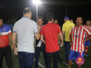 
<a style='margin-left: 5px;' class='btn btn-xs btn-social btn-facebook' href='https://www.facebook.com/sharer/sharer.php?u=https://www.boladovale.com.br/imgs/800-800-90/conteudo/fotos/1531/img0953.jpg' rel='popup' data-width='500' data-height='400'><i class='fa fa-facebook'></i>Compartilhar <span class='hidden-xs'>no Facebook</span>
</a> 
<a class='btn btn-default btn-xs' target='_blank' href='imgs/800-800-90/conteudo/fotos/1531/img0953.jpg'>
<span class='glyphicon glyphicon-cloud-download'></span> Salvar
</a> 
<span></span>