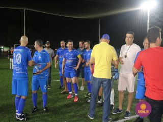 
<a style='margin-left: 5px;' class='btn btn-xs btn-social btn-facebook' href='https://www.facebook.com/sharer/sharer.php?u=https://www.boladovale.com.br/imgs/800-800-90/conteudo/fotos/1531/img0964.jpg' rel='popup' data-width='500' data-height='400'><i class='fa fa-facebook'></i>Compartilhar <span class='hidden-xs'>no Facebook</span>
</a> 
<a class='btn btn-default btn-xs' target='_blank' href='imgs/800-800-90/conteudo/fotos/1531/img0964.jpg'>
<span class='glyphicon glyphicon-cloud-download'></span> Salvar
</a> 
<span></span>