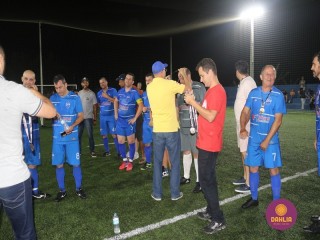 
<a style='margin-left: 5px;' class='btn btn-xs btn-social btn-facebook' href='https://www.facebook.com/sharer/sharer.php?u=https://www.boladovale.com.br/imgs/800-800-90/conteudo/fotos/1531/img0966.jpg' rel='popup' data-width='500' data-height='400'><i class='fa fa-facebook'></i>Compartilhar <span class='hidden-xs'>no Facebook</span>
</a> 
<a class='btn btn-default btn-xs' target='_blank' href='imgs/800-800-90/conteudo/fotos/1531/img0966.jpg'>
<span class='glyphicon glyphicon-cloud-download'></span> Salvar
</a> 
<span></span>