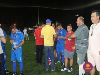 
<a style='margin-left: 5px;' class='btn btn-xs btn-social btn-facebook' href='https://www.facebook.com/sharer/sharer.php?u=https://www.boladovale.com.br/imgs/800-800-90/conteudo/fotos/1531/img0969.jpg' rel='popup' data-width='500' data-height='400'><i class='fa fa-facebook'></i>Compartilhar <span class='hidden-xs'>no Facebook</span>
</a> 
<a class='btn btn-default btn-xs' target='_blank' href='imgs/800-800-90/conteudo/fotos/1531/img0969.jpg'>
<span class='glyphicon glyphicon-cloud-download'></span> Salvar
</a> 
<span></span>
