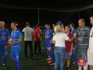 
<a style='margin-left: 5px;' class='btn btn-xs btn-social btn-facebook' href='https://www.facebook.com/sharer/sharer.php?u=https://www.boladovale.com.br/imgs/800-800-90/conteudo/fotos/1531/img0971.jpg' rel='popup' data-width='500' data-height='400'><i class='fa fa-facebook'></i>Compartilhar <span class='hidden-xs'>no Facebook</span>
</a> 
<a class='btn btn-default btn-xs' target='_blank' href='imgs/800-800-90/conteudo/fotos/1531/img0971.jpg'>
<span class='glyphicon glyphicon-cloud-download'></span> Salvar
</a> 
<span></span>