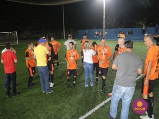 
<a style='margin-left: 5px;' class='btn btn-xs btn-social btn-facebook' href='https://www.facebook.com/sharer/sharer.php?u=https://www.boladovale.com.br/imgs/800-800-90/conteudo/fotos/1532/img1193.jpg' rel='popup' data-width='500' data-height='400'><i class='fa fa-facebook'></i>Compartilhar <span class='hidden-xs'>no Facebook</span>
</a> 
<a class='btn btn-default btn-xs' target='_blank' href='imgs/800-800-90/conteudo/fotos/1532/img1193.jpg'>
<span class='glyphicon glyphicon-cloud-download'></span> Salvar
</a> 
<span></span>