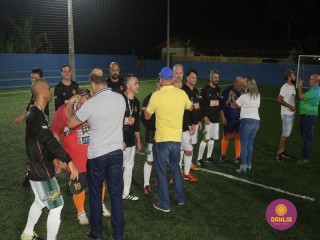
<a style='margin-left: 5px;' class='btn btn-xs btn-social btn-facebook' href='https://www.facebook.com/sharer/sharer.php?u=https://www.boladovale.com.br/imgs/800-800-90/conteudo/fotos/1532/img1202.jpg' rel='popup' data-width='500' data-height='400'><i class='fa fa-facebook'></i>Compartilhar <span class='hidden-xs'>no Facebook</span>
</a> 
<a class='btn btn-default btn-xs' target='_blank' href='imgs/800-800-90/conteudo/fotos/1532/img1202.jpg'>
<span class='glyphicon glyphicon-cloud-download'></span> Salvar
</a> 
<span></span>