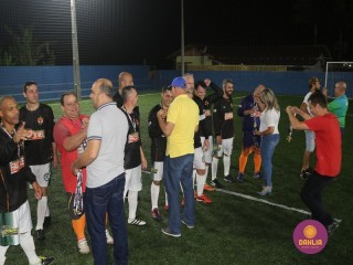 
<a style='margin-left: 5px;' class='btn btn-xs btn-social btn-facebook' href='https://www.facebook.com/sharer/sharer.php?u=https://www.boladovale.com.br/imgs/800-800-90/conteudo/fotos/1532/img1203.jpg' rel='popup' data-width='500' data-height='400'><i class='fa fa-facebook'></i>Compartilhar <span class='hidden-xs'>no Facebook</span>
</a> 
<a class='btn btn-default btn-xs' target='_blank' href='imgs/800-800-90/conteudo/fotos/1532/img1203.jpg'>
<span class='glyphicon glyphicon-cloud-download'></span> Salvar
</a> 
<span></span>
