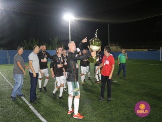 
<a style='margin-left: 5px;' class='btn btn-xs btn-social btn-facebook' href='https://www.facebook.com/sharer/sharer.php?u=https://www.boladovale.com.br/imgs/800-800-90/conteudo/fotos/1532/img1208.jpg' rel='popup' data-width='500' data-height='400'><i class='fa fa-facebook'></i>Compartilhar <span class='hidden-xs'>no Facebook</span>
</a> 
<a class='btn btn-default btn-xs' target='_blank' href='imgs/800-800-90/conteudo/fotos/1532/img1208.jpg'>
<span class='glyphicon glyphicon-cloud-download'></span> Salvar
</a> 
<span></span>