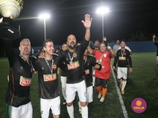 
<a style='margin-left: 5px;' class='btn btn-xs btn-social btn-facebook' href='https://www.facebook.com/sharer/sharer.php?u=https://www.boladovale.com.br/imgs/800-800-90/conteudo/fotos/1532/img1210.jpg' rel='popup' data-width='500' data-height='400'><i class='fa fa-facebook'></i>Compartilhar <span class='hidden-xs'>no Facebook</span>
</a> 
<a class='btn btn-default btn-xs' target='_blank' href='imgs/800-800-90/conteudo/fotos/1532/img1210.jpg'>
<span class='glyphicon glyphicon-cloud-download'></span> Salvar
</a> 
<span></span>