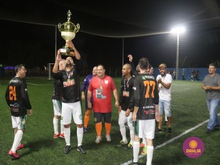 
<a style='margin-left: 5px;' class='btn btn-xs btn-social btn-facebook' href='https://www.facebook.com/sharer/sharer.php?u=https://www.boladovale.com.br/imgs/800-800-90/conteudo/fotos/1532/img1216.jpg' rel='popup' data-width='500' data-height='400'><i class='fa fa-facebook'></i>Compartilhar <span class='hidden-xs'>no Facebook</span>
</a> 
<a class='btn btn-default btn-xs' target='_blank' href='imgs/800-800-90/conteudo/fotos/1532/img1216.jpg'>
<span class='glyphicon glyphicon-cloud-download'></span> Salvar
</a> 
<span></span>