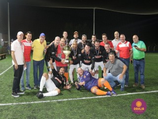 
<a style='margin-left: 5px;' class='btn btn-xs btn-social btn-facebook' href='https://www.facebook.com/sharer/sharer.php?u=https://www.boladovale.com.br/imgs/800-800-90/conteudo/fotos/1532/img1220.jpg' rel='popup' data-width='500' data-height='400'><i class='fa fa-facebook'></i>Compartilhar <span class='hidden-xs'>no Facebook</span>
</a> 
<a class='btn btn-default btn-xs' target='_blank' href='imgs/800-800-90/conteudo/fotos/1532/img1220.jpg'>
<span class='glyphicon glyphicon-cloud-download'></span> Salvar
</a> 
<span></span>