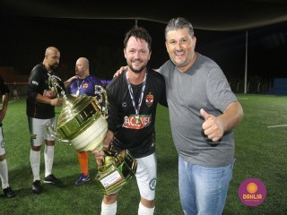 
<a style='margin-left: 5px;' class='btn btn-xs btn-social btn-facebook' href='https://www.facebook.com/sharer/sharer.php?u=https://www.boladovale.com.br/imgs/800-800-90/conteudo/fotos/1532/img1238.jpg' rel='popup' data-width='500' data-height='400'><i class='fa fa-facebook'></i>Compartilhar <span class='hidden-xs'>no Facebook</span>
</a> 
<a class='btn btn-default btn-xs' target='_blank' href='imgs/800-800-90/conteudo/fotos/1532/img1238.jpg'>
<span class='glyphicon glyphicon-cloud-download'></span> Salvar
</a> 
<span></span>