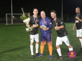 
<a style='margin-left: 5px;' class='btn btn-xs btn-social btn-facebook' href='https://www.facebook.com/sharer/sharer.php?u=https://www.boladovale.com.br/imgs/800-800-90/conteudo/fotos/1532/img1240.jpg' rel='popup' data-width='500' data-height='400'><i class='fa fa-facebook'></i>Compartilhar <span class='hidden-xs'>no Facebook</span>
</a> 
<a class='btn btn-default btn-xs' target='_blank' href='imgs/800-800-90/conteudo/fotos/1532/img1240.jpg'>
<span class='glyphicon glyphicon-cloud-download'></span> Salvar
</a> 
<span></span>