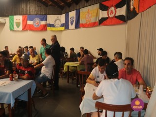 
<a style='margin-left: 5px;' class='btn btn-xs btn-social btn-facebook' href='https://www.facebook.com/sharer/sharer.php?u=https://www.boladovale.com.br/imgs/800-800-90/conteudo/fotos/1534/img5277.jpg' rel='popup' data-width='500' data-height='400'><i class='fa fa-facebook'></i>Compartilhar <span class='hidden-xs'>no Facebook</span>
</a> 
<a class='btn btn-default btn-xs' target='_blank' href='imgs/800-800-90/conteudo/fotos/1534/img5277.jpg'>
<span class='glyphicon glyphicon-cloud-download'></span> Salvar
</a> 
<span></span>