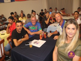 
<a style='margin-left: 5px;' class='btn btn-xs btn-social btn-facebook' href='https://www.facebook.com/sharer/sharer.php?u=https://www.boladovale.com.br/imgs/800-800-90/conteudo/fotos/1534/img5310.jpg' rel='popup' data-width='500' data-height='400'><i class='fa fa-facebook'></i>Compartilhar <span class='hidden-xs'>no Facebook</span>
</a> 
<a class='btn btn-default btn-xs' target='_blank' href='imgs/800-800-90/conteudo/fotos/1534/img5310.jpg'>
<span class='glyphicon glyphicon-cloud-download'></span> Salvar
</a> 
<span></span>
