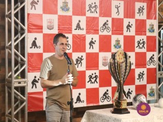 
<a style='margin-left: 5px;' class='btn btn-xs btn-social btn-facebook' href='https://www.facebook.com/sharer/sharer.php?u=https://www.boladovale.com.br/imgs/800-800-90/conteudo/fotos/1534/img5332.jpg' rel='popup' data-width='500' data-height='400'><i class='fa fa-facebook'></i>Compartilhar <span class='hidden-xs'>no Facebook</span>
</a> 
<a class='btn btn-default btn-xs' target='_blank' href='imgs/800-800-90/conteudo/fotos/1534/img5332.jpg'>
<span class='glyphicon glyphicon-cloud-download'></span> Salvar
</a> 
<span></span>