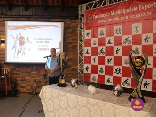 
<a style='margin-left: 5px;' class='btn btn-xs btn-social btn-facebook' href='https://www.facebook.com/sharer/sharer.php?u=https://www.boladovale.com.br/imgs/800-800-90/conteudo/fotos/1534/img5339.jpg' rel='popup' data-width='500' data-height='400'><i class='fa fa-facebook'></i>Compartilhar <span class='hidden-xs'>no Facebook</span>
</a> 
<a class='btn btn-default btn-xs' target='_blank' href='imgs/800-800-90/conteudo/fotos/1534/img5339.jpg'>
<span class='glyphicon glyphicon-cloud-download'></span> Salvar
</a> 
<span></span>