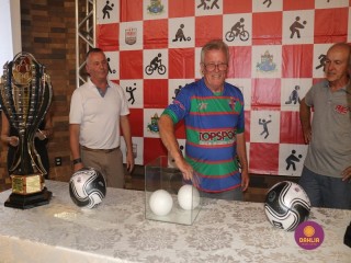 
<a style='margin-left: 5px;' class='btn btn-xs btn-social btn-facebook' href='https://www.facebook.com/sharer/sharer.php?u=https://www.boladovale.com.br/imgs/800-800-90/conteudo/fotos/1534/img5376.jpg' rel='popup' data-width='500' data-height='400'><i class='fa fa-facebook'></i>Compartilhar <span class='hidden-xs'>no Facebook</span>
</a> 
<a class='btn btn-default btn-xs' target='_blank' href='imgs/800-800-90/conteudo/fotos/1534/img5376.jpg'>
<span class='glyphicon glyphicon-cloud-download'></span> Salvar
</a> 
<span></span>