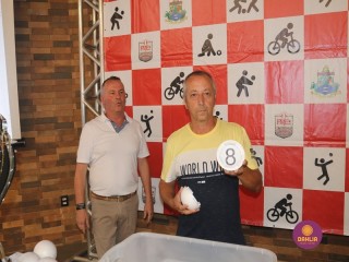 
<a style='margin-left: 5px;' class='btn btn-xs btn-social btn-facebook' href='https://www.facebook.com/sharer/sharer.php?u=https://www.boladovale.com.br/imgs/800-800-90/conteudo/fotos/1534/img5387.jpg' rel='popup' data-width='500' data-height='400'><i class='fa fa-facebook'></i>Compartilhar <span class='hidden-xs'>no Facebook</span>
</a> 
<a class='btn btn-default btn-xs' target='_blank' href='imgs/800-800-90/conteudo/fotos/1534/img5387.jpg'>
<span class='glyphicon glyphicon-cloud-download'></span> Salvar
</a> 
<span></span>