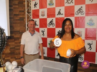 
<a style='margin-left: 5px;' class='btn btn-xs btn-social btn-facebook' href='https://www.facebook.com/sharer/sharer.php?u=https://www.boladovale.com.br/imgs/800-800-90/conteudo/fotos/1534/img5388.jpg' rel='popup' data-width='500' data-height='400'><i class='fa fa-facebook'></i>Compartilhar <span class='hidden-xs'>no Facebook</span>
</a> 
<a class='btn btn-default btn-xs' target='_blank' href='imgs/800-800-90/conteudo/fotos/1534/img5388.jpg'>
<span class='glyphicon glyphicon-cloud-download'></span> Salvar
</a> 
<span></span>