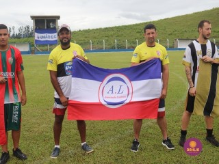 
<a style='margin-left: 5px;' class='btn btn-xs btn-social btn-facebook' href='https://www.facebook.com/sharer/sharer.php?u=https://www.boladovale.com.br/imgs/800-800-90/conteudo/fotos/1535/img7630.jpg' rel='popup' data-width='500' data-height='400'><i class='fa fa-facebook'></i>Compartilhar <span class='hidden-xs'>no Facebook</span>
</a> 
<a class='btn btn-default btn-xs' target='_blank' href='imgs/800-800-90/conteudo/fotos/1535/img7630.jpg'>
<span class='glyphicon glyphicon-cloud-download'></span> Salvar
</a> 
<span></span>