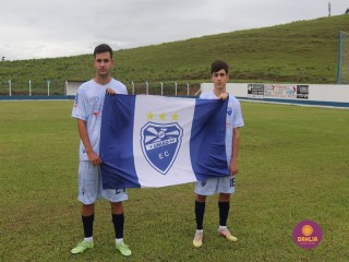 
<a style='margin-left: 5px;' class='btn btn-xs btn-social btn-facebook' href='https://www.facebook.com/sharer/sharer.php?u=https://www.boladovale.com.br/imgs/800-800-90/conteudo/fotos/1535/img7639.jpg' rel='popup' data-width='500' data-height='400'><i class='fa fa-facebook'></i>Compartilhar <span class='hidden-xs'>no Facebook</span>
</a> 
<a class='btn btn-default btn-xs' target='_blank' href='imgs/800-800-90/conteudo/fotos/1535/img7639.jpg'>
<span class='glyphicon glyphicon-cloud-download'></span> Salvar
</a> 
<span></span>