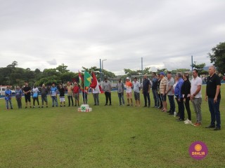 
<a style='margin-left: 5px;' class='btn btn-xs btn-social btn-facebook' href='https://www.facebook.com/sharer/sharer.php?u=https://www.boladovale.com.br/imgs/800-800-90/conteudo/fotos/1535/img7640.jpg' rel='popup' data-width='500' data-height='400'><i class='fa fa-facebook'></i>Compartilhar <span class='hidden-xs'>no Facebook</span>
</a> 
<a class='btn btn-default btn-xs' target='_blank' href='imgs/800-800-90/conteudo/fotos/1535/img7640.jpg'>
<span class='glyphicon glyphicon-cloud-download'></span> Salvar
</a> 
<span></span>