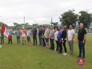 
<a style='margin-left: 5px;' class='btn btn-xs btn-social btn-facebook' href='https://www.facebook.com/sharer/sharer.php?u=https://www.boladovale.com.br/imgs/800-800-90/conteudo/fotos/1535/img7641.jpg' rel='popup' data-width='500' data-height='400'><i class='fa fa-facebook'></i>Compartilhar <span class='hidden-xs'>no Facebook</span>
</a> 
<a class='btn btn-default btn-xs' target='_blank' href='imgs/800-800-90/conteudo/fotos/1535/img7641.jpg'>
<span class='glyphicon glyphicon-cloud-download'></span> Salvar
</a> 
<span></span>