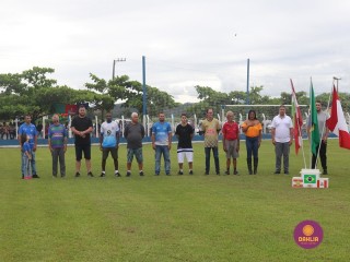 
<a style='margin-left: 5px;' class='btn btn-xs btn-social btn-facebook' href='https://www.facebook.com/sharer/sharer.php?u=https://www.boladovale.com.br/imgs/800-800-90/conteudo/fotos/1535/img7643.jpg' rel='popup' data-width='500' data-height='400'><i class='fa fa-facebook'></i>Compartilhar <span class='hidden-xs'>no Facebook</span>
</a> 
<a class='btn btn-default btn-xs' target='_blank' href='imgs/800-800-90/conteudo/fotos/1535/img7643.jpg'>
<span class='glyphicon glyphicon-cloud-download'></span> Salvar
</a> 
<span></span>