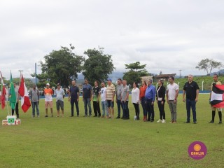 
<a style='margin-left: 5px;' class='btn btn-xs btn-social btn-facebook' href='https://www.facebook.com/sharer/sharer.php?u=https://www.boladovale.com.br/imgs/800-800-90/conteudo/fotos/1535/img7644.jpg' rel='popup' data-width='500' data-height='400'><i class='fa fa-facebook'></i>Compartilhar <span class='hidden-xs'>no Facebook</span>
</a> 
<a class='btn btn-default btn-xs' target='_blank' href='imgs/800-800-90/conteudo/fotos/1535/img7644.jpg'>
<span class='glyphicon glyphicon-cloud-download'></span> Salvar
</a> 
<span></span>