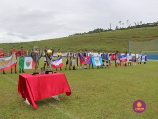 
<a style='margin-left: 5px;' class='btn btn-xs btn-social btn-facebook' href='https://www.facebook.com/sharer/sharer.php?u=https://www.boladovale.com.br/imgs/800-800-90/conteudo/fotos/1535/img7646.jpg' rel='popup' data-width='500' data-height='400'><i class='fa fa-facebook'></i>Compartilhar <span class='hidden-xs'>no Facebook</span>
</a> 
<a class='btn btn-default btn-xs' target='_blank' href='imgs/800-800-90/conteudo/fotos/1535/img7646.jpg'>
<span class='glyphicon glyphicon-cloud-download'></span> Salvar
</a> 
<span></span>