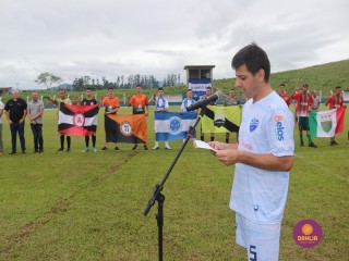 
<a style='margin-left: 5px;' class='btn btn-xs btn-social btn-facebook' href='https://www.facebook.com/sharer/sharer.php?u=https://www.boladovale.com.br/imgs/800-800-90/conteudo/fotos/1535/img7670.jpg' rel='popup' data-width='500' data-height='400'><i class='fa fa-facebook'></i>Compartilhar <span class='hidden-xs'>no Facebook</span>
</a> 
<a class='btn btn-default btn-xs' target='_blank' href='imgs/800-800-90/conteudo/fotos/1535/img7670.jpg'>
<span class='glyphicon glyphicon-cloud-download'></span> Salvar
</a> 
<span></span>