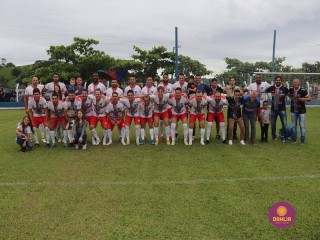 
<a style='margin-left: 5px;' class='btn btn-xs btn-social btn-facebook' href='https://www.facebook.com/sharer/sharer.php?u=https://www.boladovale.com.br/imgs/800-800-90/conteudo/fotos/1536/img7681.jpg' rel='popup' data-width='500' data-height='400'><i class='fa fa-facebook'></i>Compartilhar <span class='hidden-xs'>no Facebook</span>
</a> 
<a class='btn btn-default btn-xs' target='_blank' href='imgs/800-800-90/conteudo/fotos/1536/img7681.jpg'>
<span class='glyphicon glyphicon-cloud-download'></span> Salvar
</a> 
<span></span>