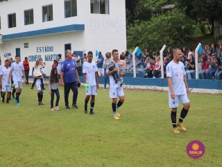 
<a style='margin-left: 5px;' class='btn btn-xs btn-social btn-facebook' href='https://www.facebook.com/sharer/sharer.php?u=https://www.boladovale.com.br/imgs/800-800-90/conteudo/fotos/1536/img7689.jpg' rel='popup' data-width='500' data-height='400'><i class='fa fa-facebook'></i>Compartilhar <span class='hidden-xs'>no Facebook</span>
</a> 
<a class='btn btn-default btn-xs' target='_blank' href='imgs/800-800-90/conteudo/fotos/1536/img7689.jpg'>
<span class='glyphicon glyphicon-cloud-download'></span> Salvar
</a> 
<span></span>