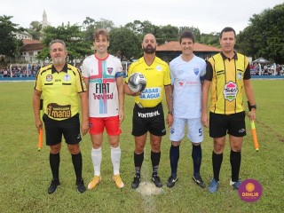 
<a style='margin-left: 5px;' class='btn btn-xs btn-social btn-facebook' href='https://www.facebook.com/sharer/sharer.php?u=https://www.boladovale.com.br/imgs/800-800-90/conteudo/fotos/1536/img7698.jpg' rel='popup' data-width='500' data-height='400'><i class='fa fa-facebook'></i>Compartilhar <span class='hidden-xs'>no Facebook</span>
</a> 
<a class='btn btn-default btn-xs' target='_blank' href='imgs/800-800-90/conteudo/fotos/1536/img7698.jpg'>
<span class='glyphicon glyphicon-cloud-download'></span> Salvar
</a> 
<span></span>