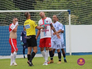
<a style='margin-left: 5px;' class='btn btn-xs btn-social btn-facebook' href='https://www.facebook.com/sharer/sharer.php?u=https://www.boladovale.com.br/imgs/800-800-90/conteudo/fotos/1536/img7725.jpg' rel='popup' data-width='500' data-height='400'><i class='fa fa-facebook'></i>Compartilhar <span class='hidden-xs'>no Facebook</span>
</a> 
<a class='btn btn-default btn-xs' target='_blank' href='imgs/800-800-90/conteudo/fotos/1536/img7725.jpg'>
<span class='glyphicon glyphicon-cloud-download'></span> Salvar
</a> 
<span></span>