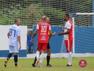 
<a style='margin-left: 5px;' class='btn btn-xs btn-social btn-facebook' href='https://www.facebook.com/sharer/sharer.php?u=https://www.boladovale.com.br/imgs/800-800-90/conteudo/fotos/1536/img7729.jpg' rel='popup' data-width='500' data-height='400'><i class='fa fa-facebook'></i>Compartilhar <span class='hidden-xs'>no Facebook</span>
</a> 
<a class='btn btn-default btn-xs' target='_blank' href='imgs/800-800-90/conteudo/fotos/1536/img7729.jpg'>
<span class='glyphicon glyphicon-cloud-download'></span> Salvar
</a> 
<span></span>
