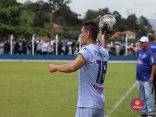 
<a style='margin-left: 5px;' class='btn btn-xs btn-social btn-facebook' href='https://www.facebook.com/sharer/sharer.php?u=https://www.boladovale.com.br/imgs/800-800-90/conteudo/fotos/1536/img7841.jpg' rel='popup' data-width='500' data-height='400'><i class='fa fa-facebook'></i>Compartilhar <span class='hidden-xs'>no Facebook</span>
</a> 
<a class='btn btn-default btn-xs' target='_blank' href='imgs/800-800-90/conteudo/fotos/1536/img7841.jpg'>
<span class='glyphicon glyphicon-cloud-download'></span> Salvar
</a> 
<span></span>
