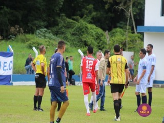 
<a style='margin-left: 5px;' class='btn btn-xs btn-social btn-facebook' href='https://www.facebook.com/sharer/sharer.php?u=https://www.boladovale.com.br/imgs/800-800-90/conteudo/fotos/1536/img7854.jpg' rel='popup' data-width='500' data-height='400'><i class='fa fa-facebook'></i>Compartilhar <span class='hidden-xs'>no Facebook</span>
</a> 
<a class='btn btn-default btn-xs' target='_blank' href='imgs/800-800-90/conteudo/fotos/1536/img7854.jpg'>
<span class='glyphicon glyphicon-cloud-download'></span> Salvar
</a> 
<span></span>
