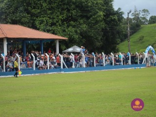 
<a style='margin-left: 5px;' class='btn btn-xs btn-social btn-facebook' href='https://www.facebook.com/sharer/sharer.php?u=https://www.boladovale.com.br/imgs/800-800-90/conteudo/fotos/1536/img7952.jpg' rel='popup' data-width='500' data-height='400'><i class='fa fa-facebook'></i>Compartilhar <span class='hidden-xs'>no Facebook</span>
</a> 
<a class='btn btn-default btn-xs' target='_blank' href='imgs/800-800-90/conteudo/fotos/1536/img7952.jpg'>
<span class='glyphicon glyphicon-cloud-download'></span> Salvar
</a> 
<span></span>