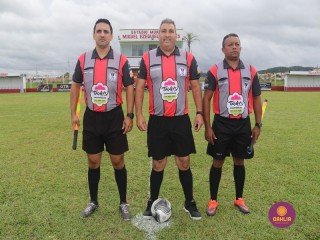 
<a style='margin-left: 5px;' class='btn btn-xs btn-social btn-facebook' href='https://www.facebook.com/sharer/sharer.php?u=https://www.boladovale.com.br/imgs/800-800-90/conteudo/fotos/1537/img8020.jpg' rel='popup' data-width='500' data-height='400'><i class='fa fa-facebook'></i>Compartilhar <span class='hidden-xs'>no Facebook</span>
</a> 
<a class='btn btn-default btn-xs' target='_blank' href='imgs/800-800-90/conteudo/fotos/1537/img8020.jpg'>
<span class='glyphicon glyphicon-cloud-download'></span> Salvar
</a> 
<span></span>