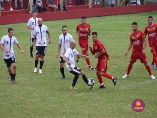 
<a style='margin-left: 5px;' class='btn btn-xs btn-social btn-facebook' href='https://www.facebook.com/sharer/sharer.php?u=https://www.boladovale.com.br/imgs/800-800-90/conteudo/fotos/1538/img8198.jpg' rel='popup' data-width='500' data-height='400'><i class='fa fa-facebook'></i>Compartilhar <span class='hidden-xs'>no Facebook</span>
</a> 
<a class='btn btn-default btn-xs' target='_blank' href='imgs/800-800-90/conteudo/fotos/1538/img8198.jpg'>
<span class='glyphicon glyphicon-cloud-download'></span> Salvar
</a> 
<span></span>