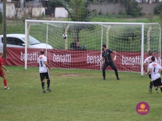 
<a style='margin-left: 5px;' class='btn btn-xs btn-social btn-facebook' href='https://www.facebook.com/sharer/sharer.php?u=https://www.boladovale.com.br/imgs/800-800-90/conteudo/fotos/1538/img8228.jpg' rel='popup' data-width='500' data-height='400'><i class='fa fa-facebook'></i>Compartilhar <span class='hidden-xs'>no Facebook</span>
</a> 
<a class='btn btn-default btn-xs' target='_blank' href='imgs/800-800-90/conteudo/fotos/1538/img8228.jpg'>
<span class='glyphicon glyphicon-cloud-download'></span> Salvar
</a> 
<span></span>
