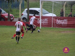
<a style='margin-left: 5px;' class='btn btn-xs btn-social btn-facebook' href='https://www.facebook.com/sharer/sharer.php?u=https://www.boladovale.com.br/imgs/800-800-90/conteudo/fotos/1538/img8235.jpg' rel='popup' data-width='500' data-height='400'><i class='fa fa-facebook'></i>Compartilhar <span class='hidden-xs'>no Facebook</span>
</a> 
<a class='btn btn-default btn-xs' target='_blank' href='imgs/800-800-90/conteudo/fotos/1538/img8235.jpg'>
<span class='glyphicon glyphicon-cloud-download'></span> Salvar
</a> 
<span></span>
