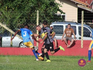 
<a style='margin-left: 5px;' class='btn btn-xs btn-social btn-facebook' href='https://www.facebook.com/sharer/sharer.php?u=https://www.boladovale.com.br/imgs/800-800-90/conteudo/fotos/1539/img8943.jpg' rel='popup' data-width='500' data-height='400'><i class='fa fa-facebook'></i>Compartilhar <span class='hidden-xs'>no Facebook</span>
</a> 
<a class='btn btn-default btn-xs' target='_blank' href='imgs/800-800-90/conteudo/fotos/1539/img8943.jpg'>
<span class='glyphicon glyphicon-cloud-download'></span> Salvar
</a> 
<span></span>