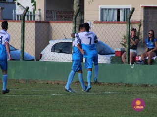 
<a style='margin-left: 5px;' class='btn btn-xs btn-social btn-facebook' href='https://www.facebook.com/sharer/sharer.php?u=https://www.boladovale.com.br/imgs/800-800-90/conteudo/fotos/1540/img9030.jpg' rel='popup' data-width='500' data-height='400'><i class='fa fa-facebook'></i>Compartilhar <span class='hidden-xs'>no Facebook</span>
</a> 
<a class='btn btn-default btn-xs' target='_blank' href='imgs/800-800-90/conteudo/fotos/1540/img9030.jpg'>
<span class='glyphicon glyphicon-cloud-download'></span> Salvar
</a> 
<span></span>