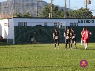 
<a style='margin-left: 5px;' class='btn btn-xs btn-social btn-facebook' href='https://www.facebook.com/sharer/sharer.php?u=https://www.boladovale.com.br/imgs/800-800-90/conteudo/fotos/1543/img9869.jpg' rel='popup' data-width='500' data-height='400'><i class='fa fa-facebook'></i>Compartilhar <span class='hidden-xs'>no Facebook</span>
</a> 
<a class='btn btn-default btn-xs' target='_blank' href='imgs/800-800-90/conteudo/fotos/1543/img9869.jpg'>
<span class='glyphicon glyphicon-cloud-download'></span> Salvar
</a> 
<span></span>